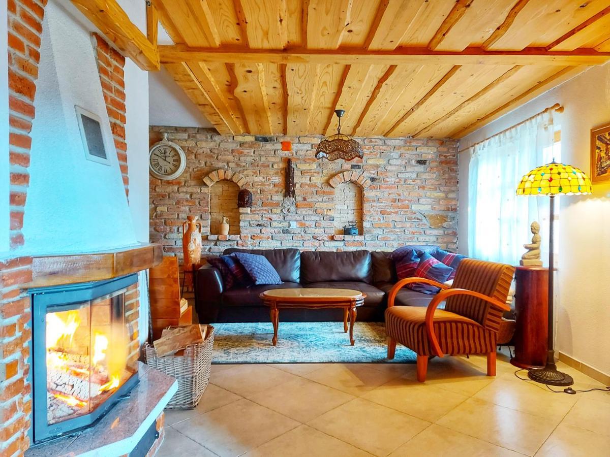 Peter'S Pine Cottage Korenica Zewnętrze zdjęcie