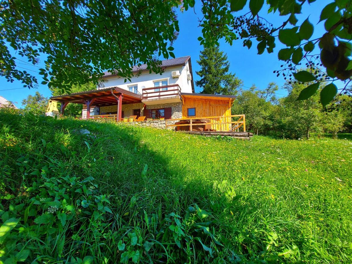 Peter'S Pine Cottage Korenica Zewnętrze zdjęcie