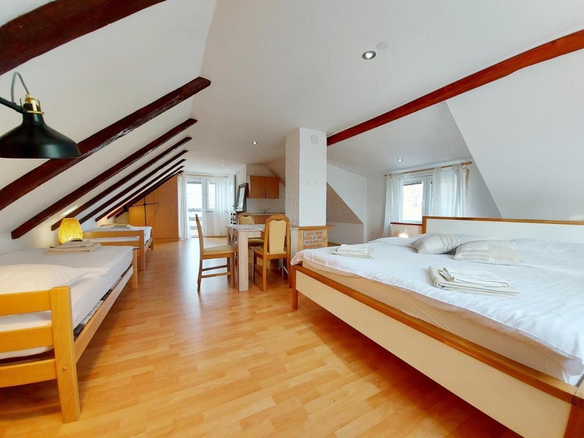 Peter'S Pine Cottage Korenica Zewnętrze zdjęcie